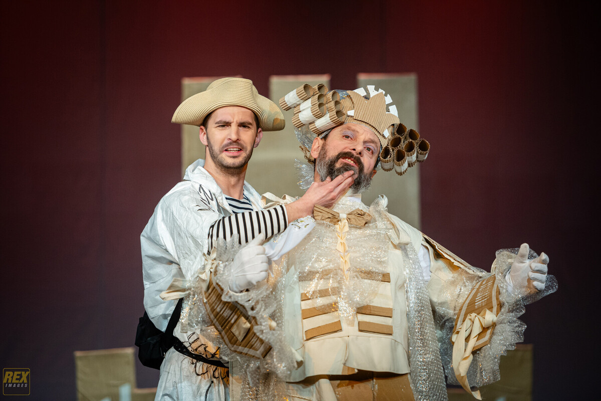 БЕЗИМЕНА И СТРАШИЛО